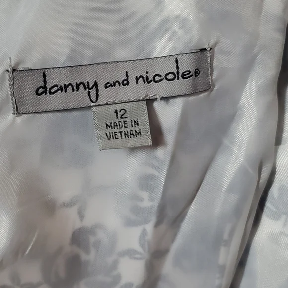 Tea-Length Dress with Black Cabbage Rose Print Size 12 - Picture 6 of 9